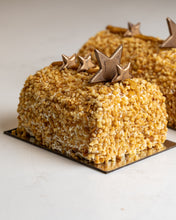 Load image into Gallery viewer, Peanut praliné, Chocolate and Banana log