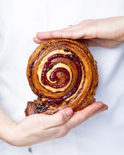 Load image into Gallery viewer, Peanut Butter/ Jam Snail
