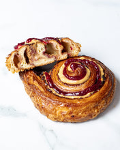 Load image into Gallery viewer, Peanut Butter/ Jam Snail
